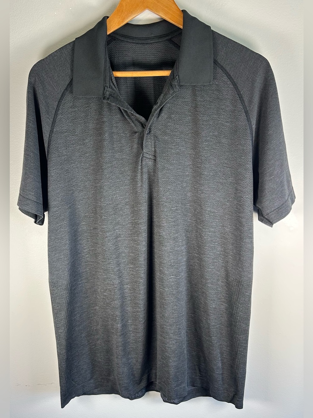 Lululemon Men’s Polo Shirt XL Metal Vent Tech Golf Performance Athleisure EUC